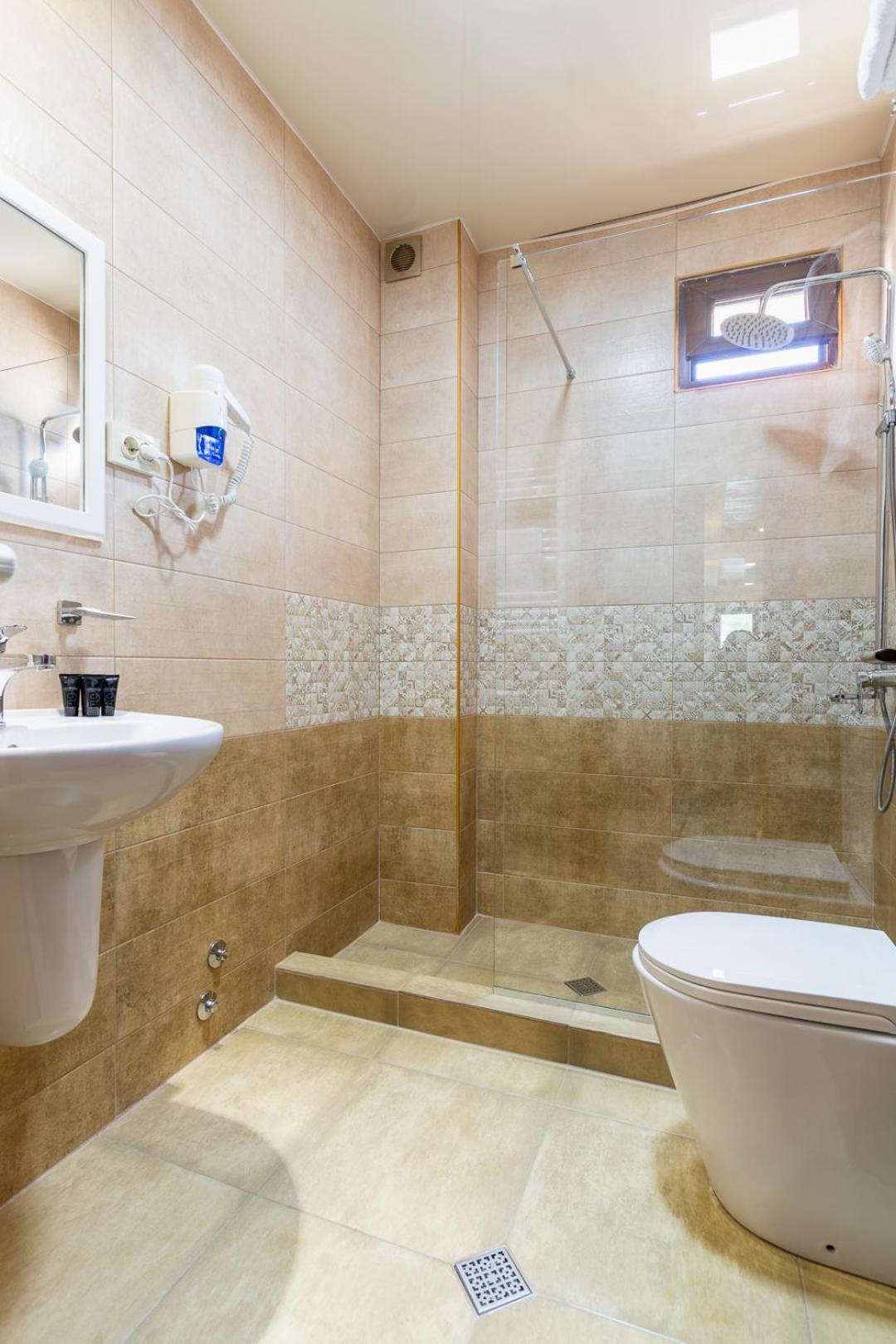 Hotel Gold Tower ميستيا المظهر الخارجي الصورة